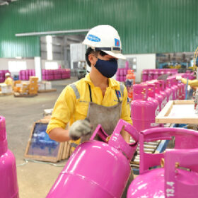 Đơn hàng gia công tiện đi Nhật Bản