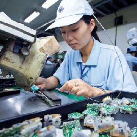 Lắp ráp thiết bị điện tử mới