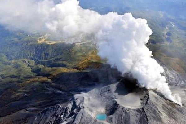 Núi lửa Shinmoe ở miền Tây Nam đất nước Nhật Bản tiếp tục phun trào