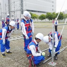 Tháo lắp giàn giáo tại Nhật