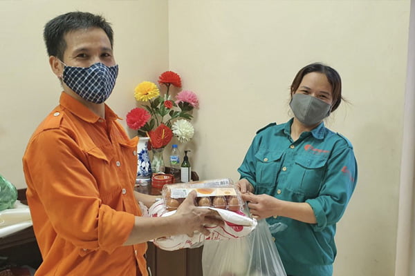 Các suất thực phẩm của JVNET đã được trao đến tận tay của mỗi công nhân