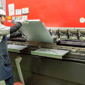 Chế tạo kim loại tấm ở Nhật Bản