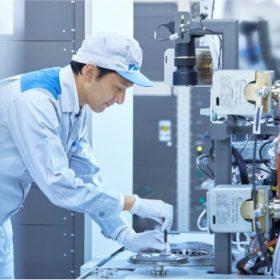 Sản xuất linh kiện điều hòa Daikin tại Nhật Bản