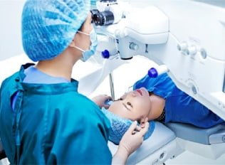 Bị cận thị có đi Nhật được không