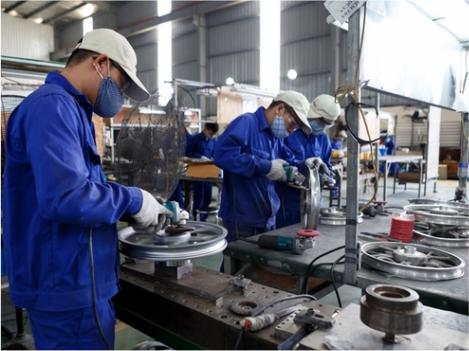 TUYỂN 6 NAM KIỂM TRA SẢN PHẨM