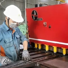 Chế tạo kim loại tấm XKLĐ