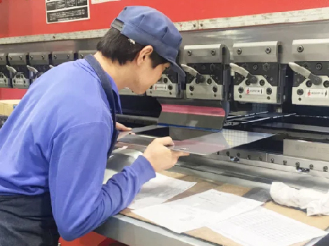 Ép kim loại XKLĐ